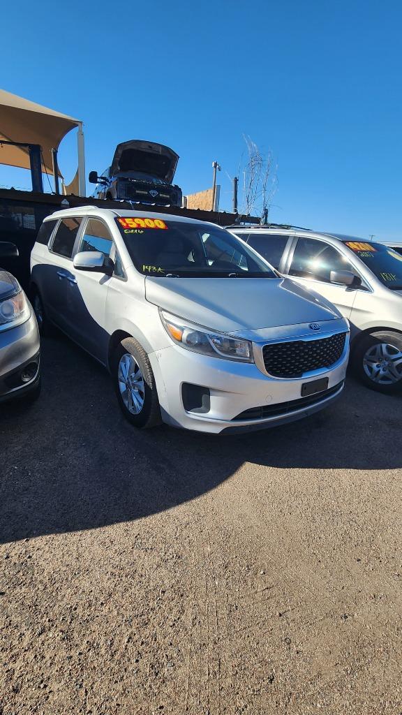 2016 Kia Sedona LX's photo