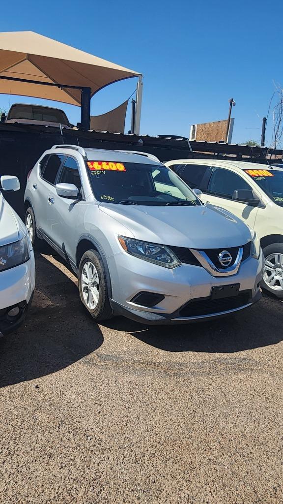 2014 Nissan Rogue SV's photo