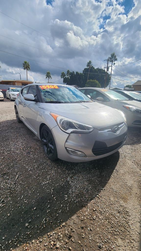 2017 Hyundai Veloster Value Edition's photo