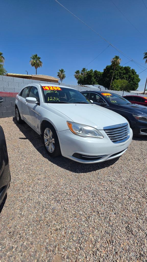 2012 Chrysler 200 LX's photo
