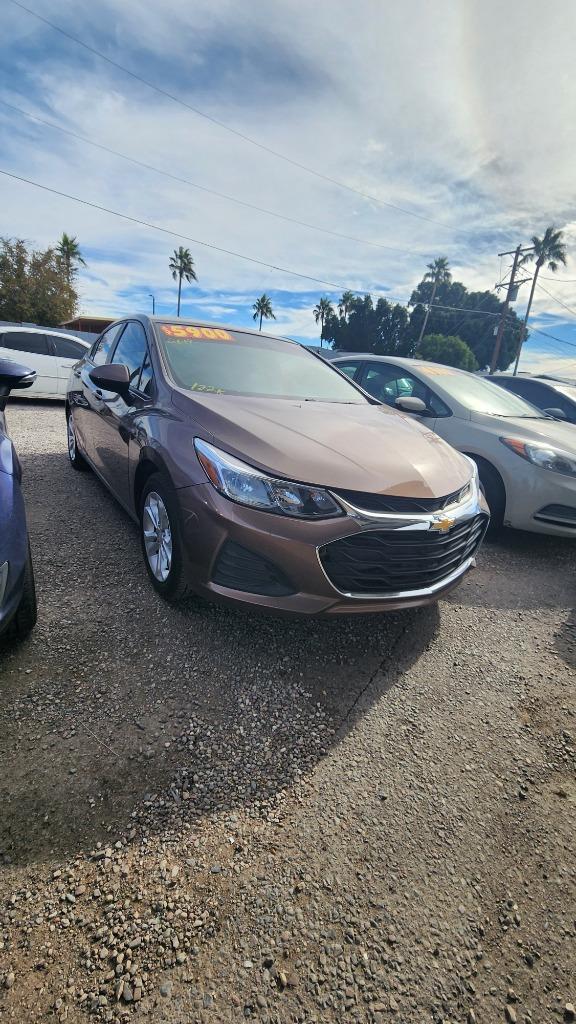 2019 Chevrolet Cruze LS's photo